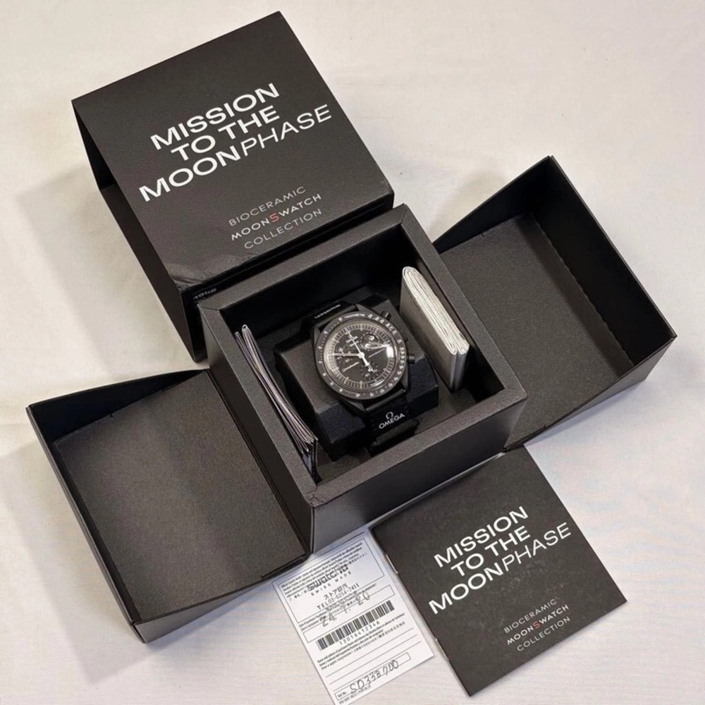 Omega Swatch Mission to the Moonphase Snoopy Black
